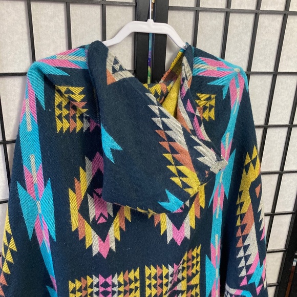 Beautiful Hooded Native Print Poncho - Picture 7 of 15